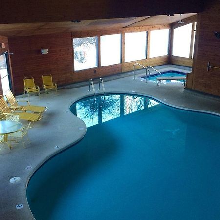 Cedar Motor Inn Маркет Екстериор снимка