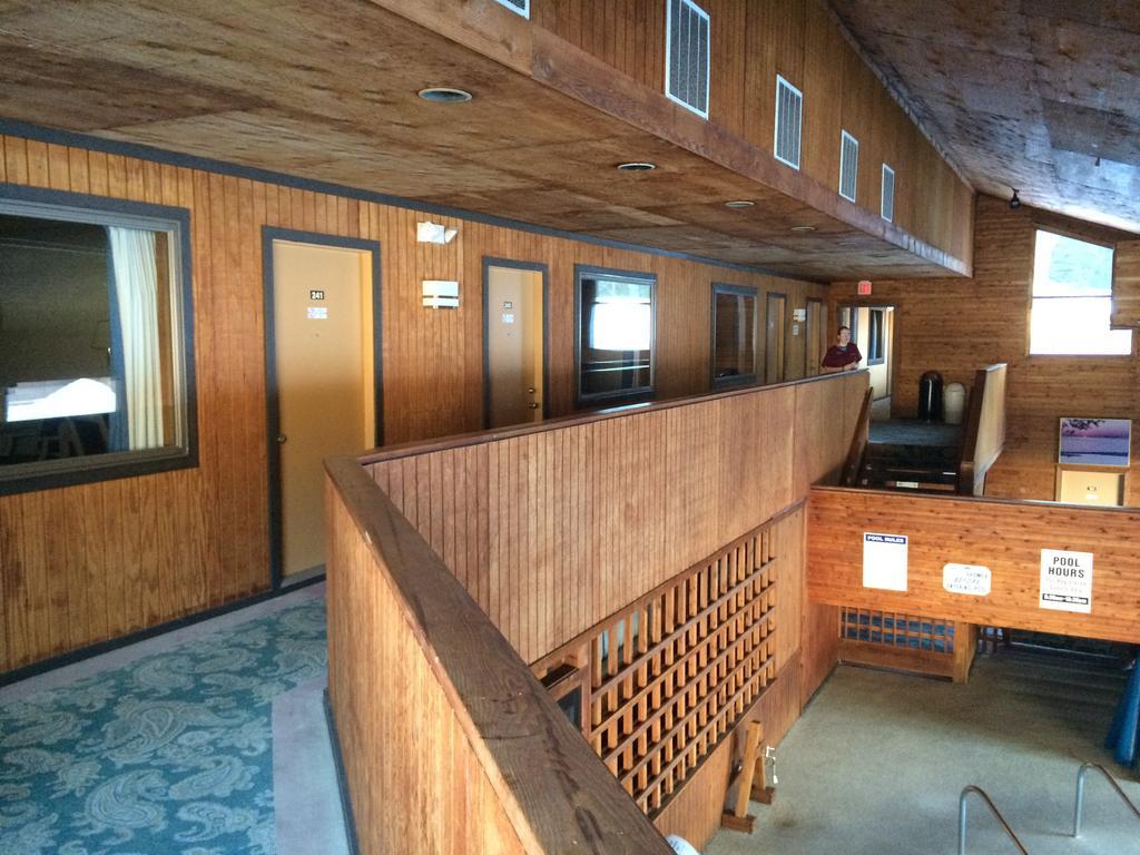 Cedar Motor Inn Маркет Екстериор снимка
