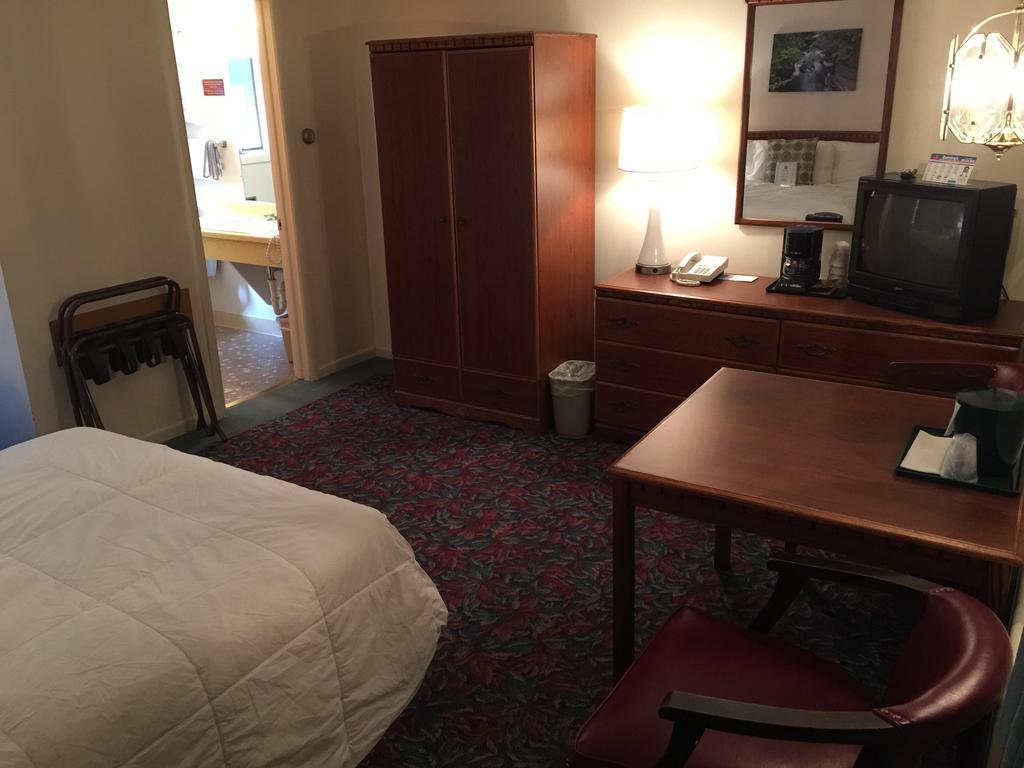 Cedar Motor Inn Маркет Стая снимка