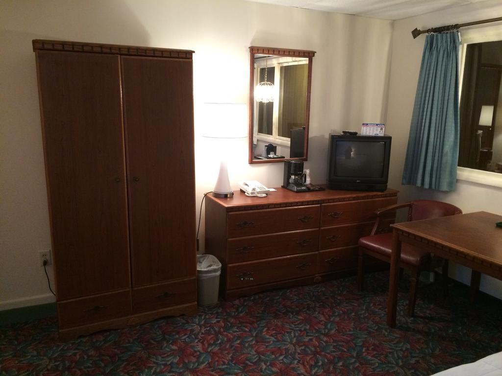 Cedar Motor Inn Маркет Стая снимка
