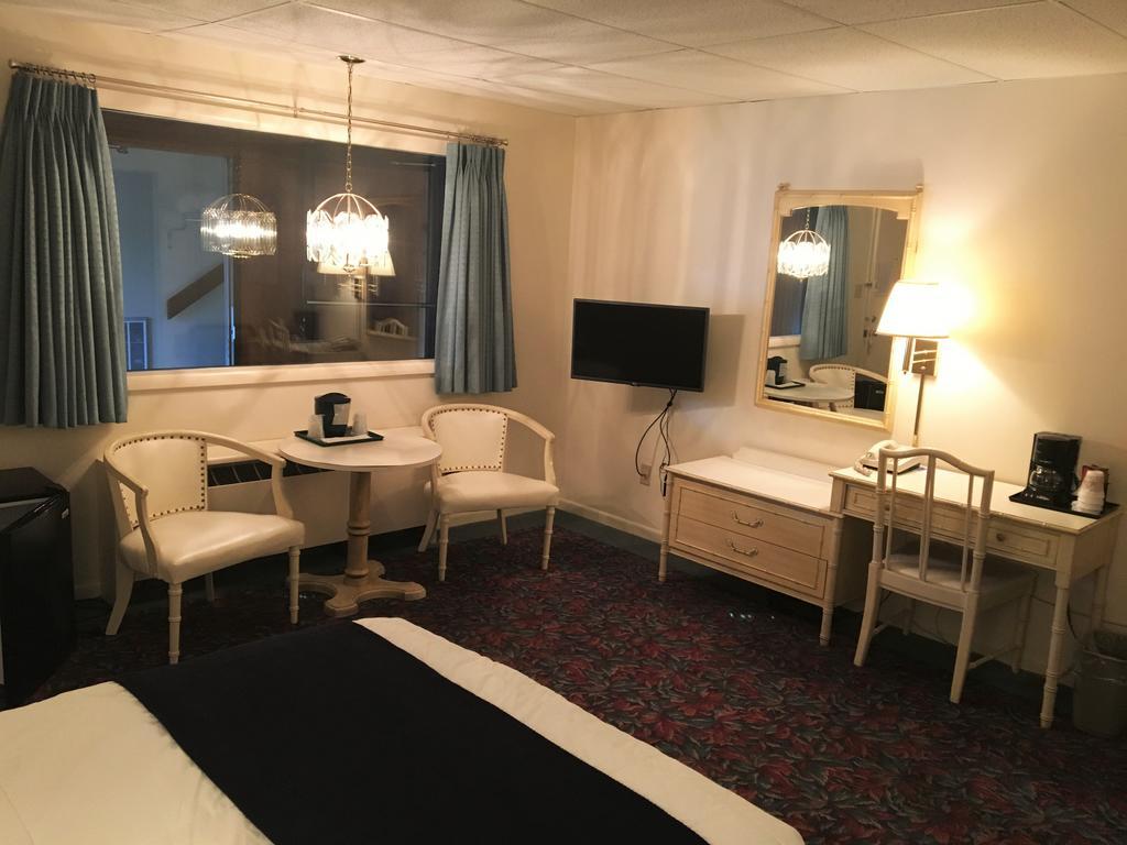 Cedar Motor Inn Маркет Екстериор снимка