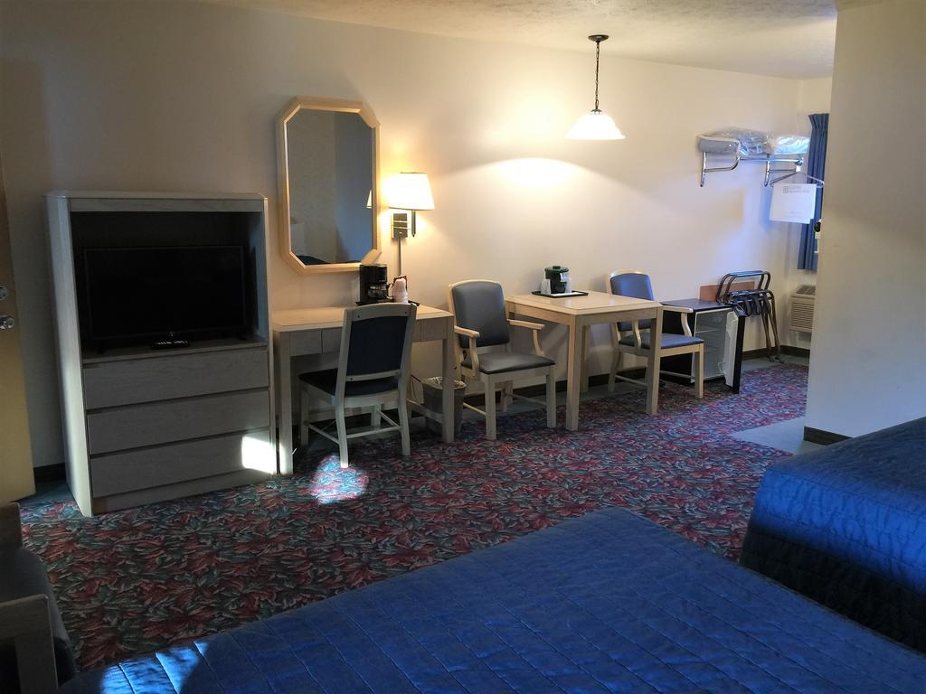 Cedar Motor Inn Маркет Екстериор снимка