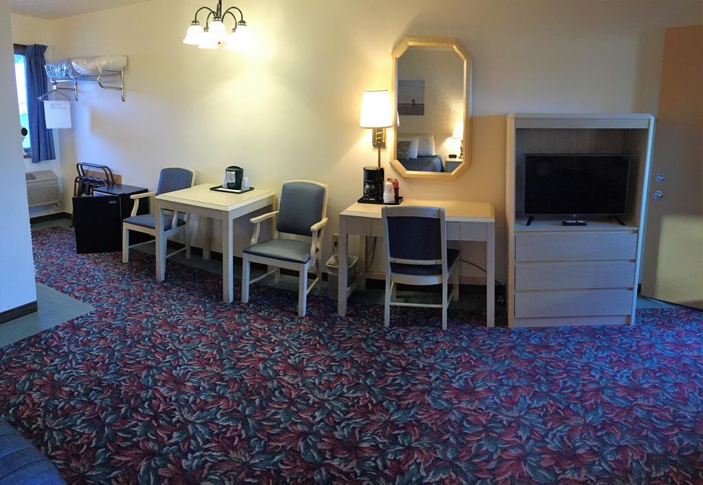 Cedar Motor Inn Маркет Екстериор снимка