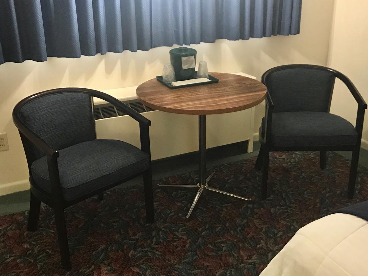 Cedar Motor Inn Маркет Екстериор снимка