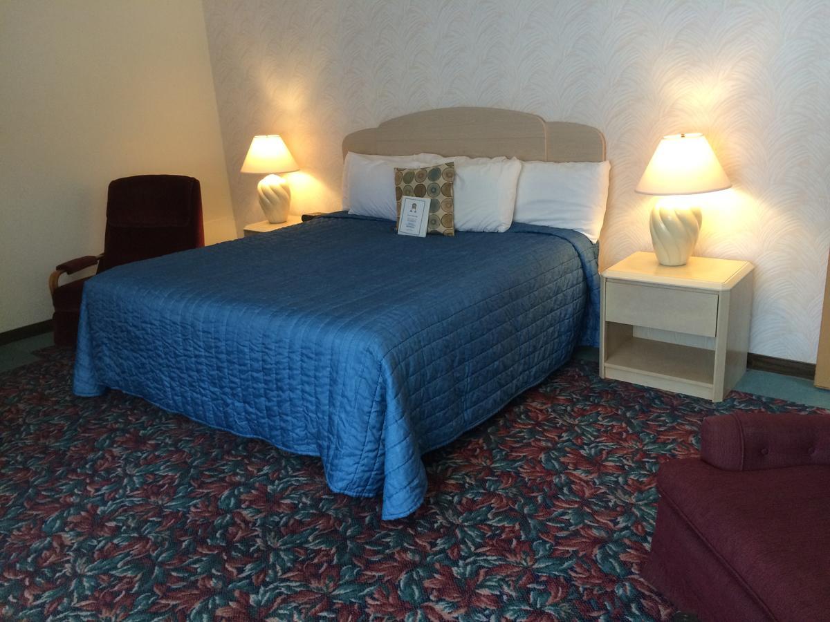 Cedar Motor Inn Маркет Екстериор снимка