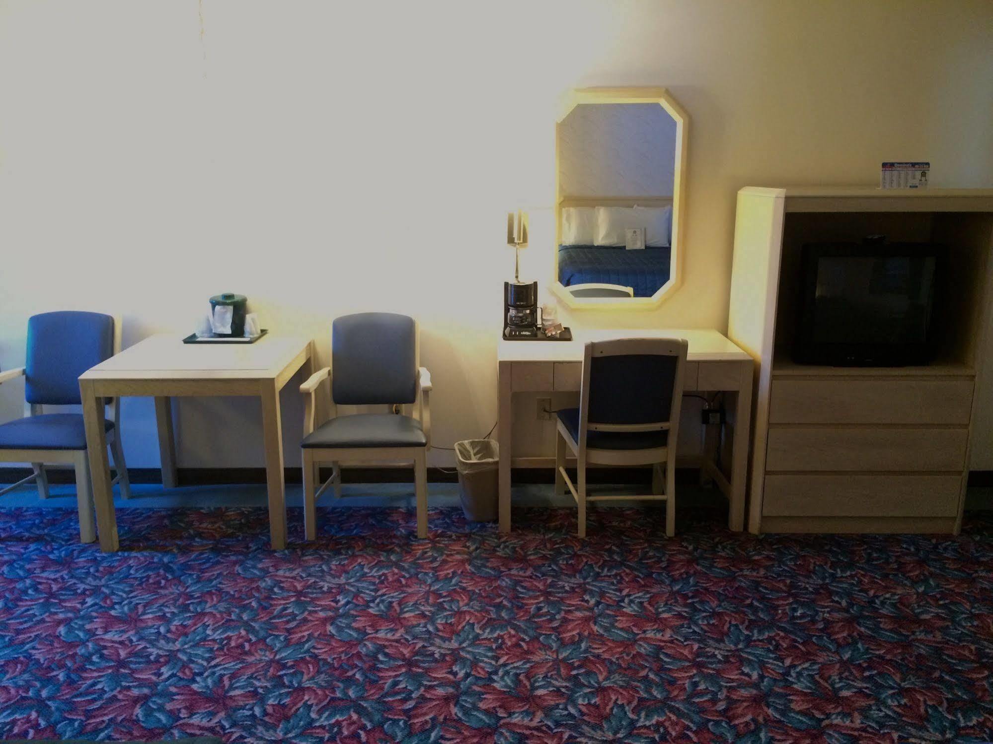 Cedar Motor Inn Маркет Екстериор снимка