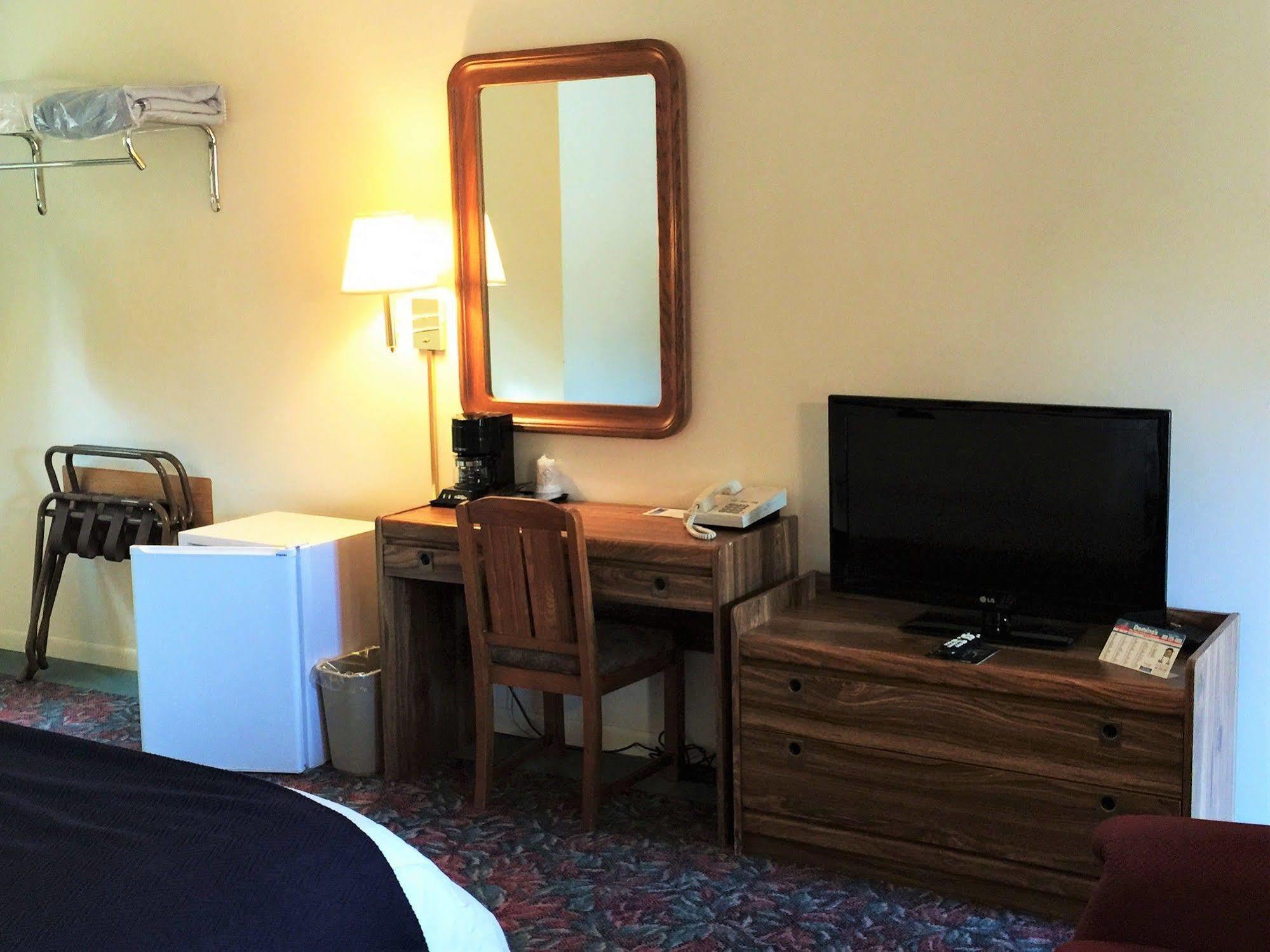 Cedar Motor Inn Маркет Екстериор снимка