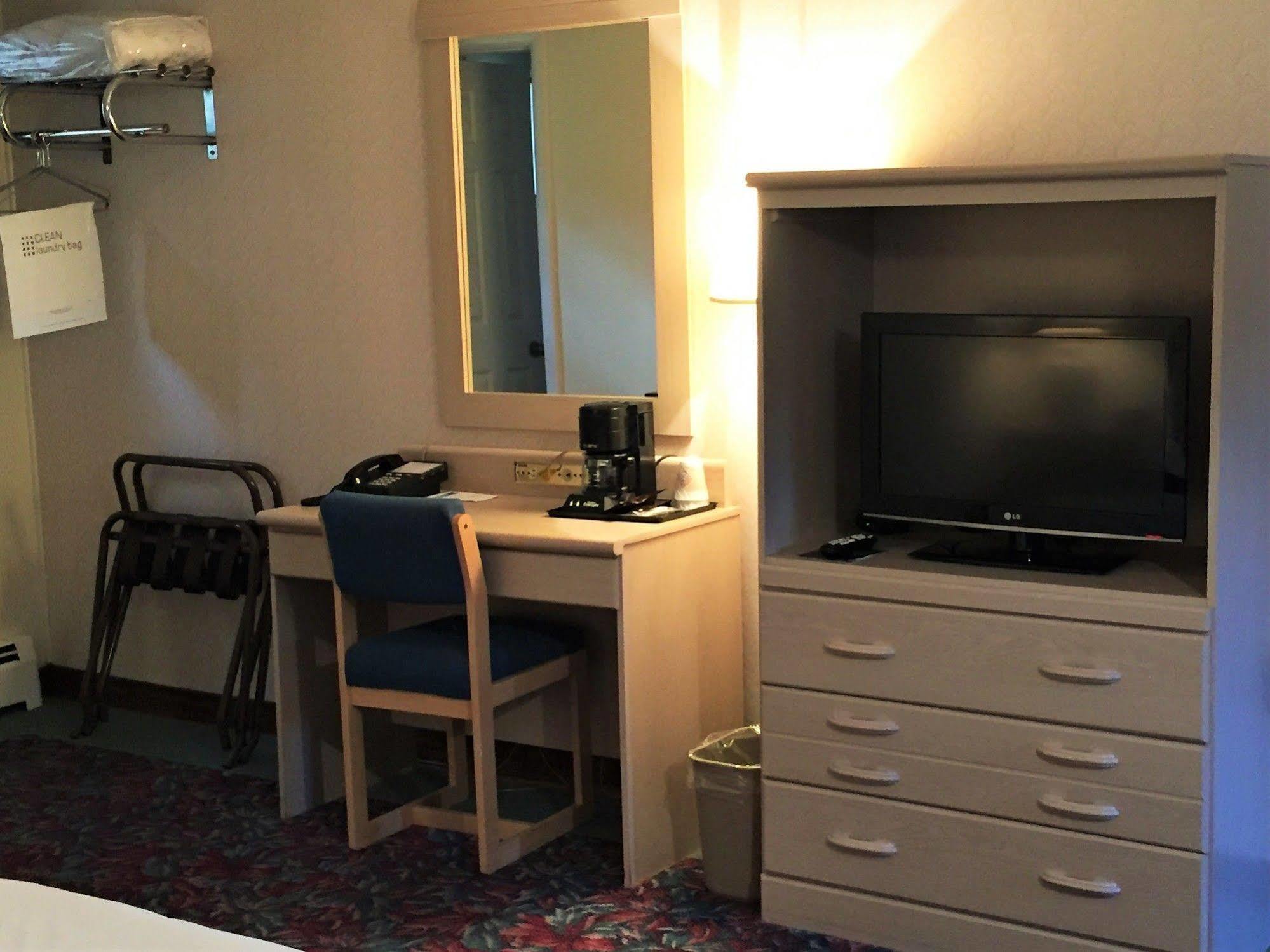 Cedar Motor Inn Маркет Екстериор снимка