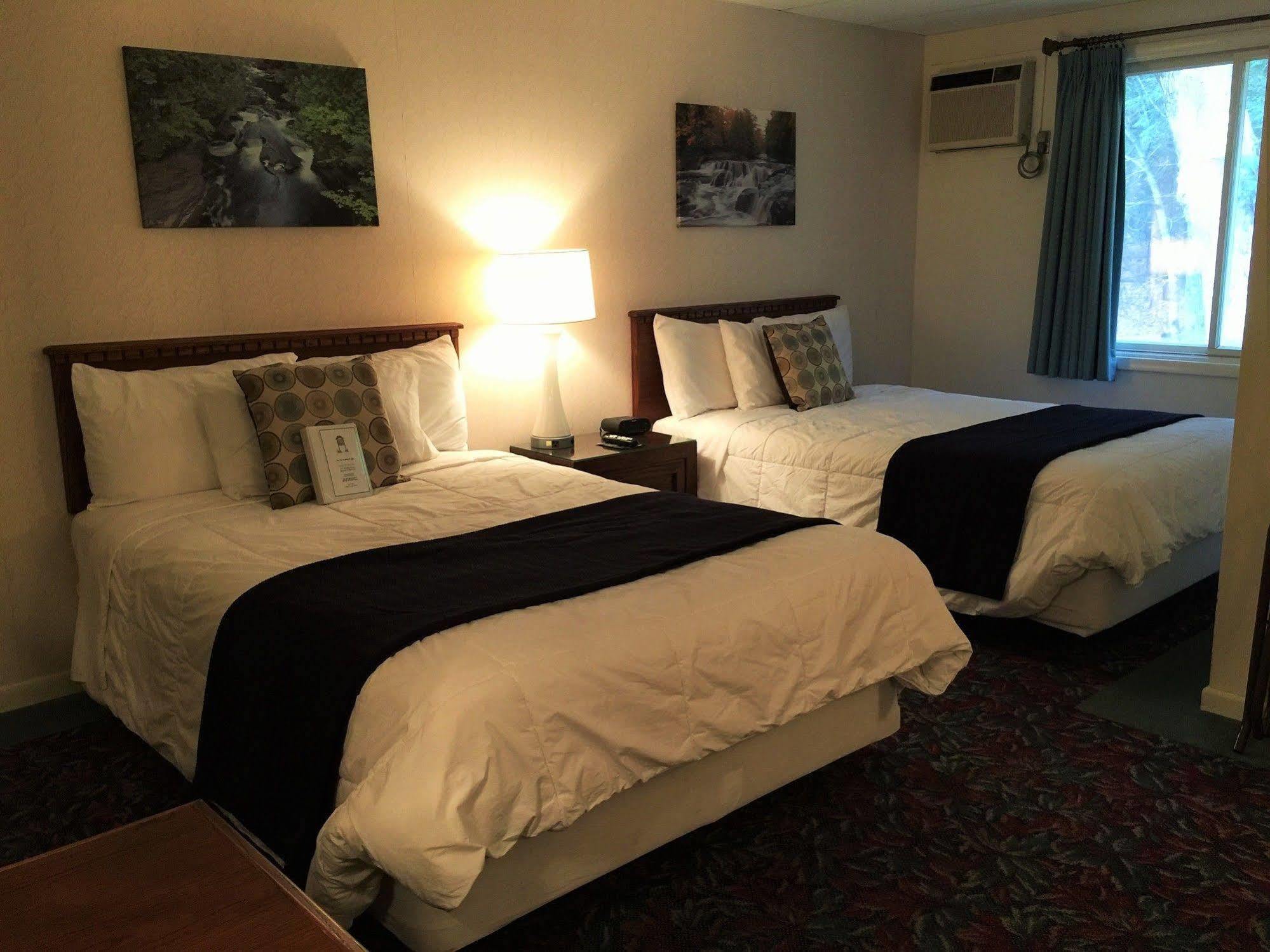 Cedar Motor Inn Маркет Екстериор снимка