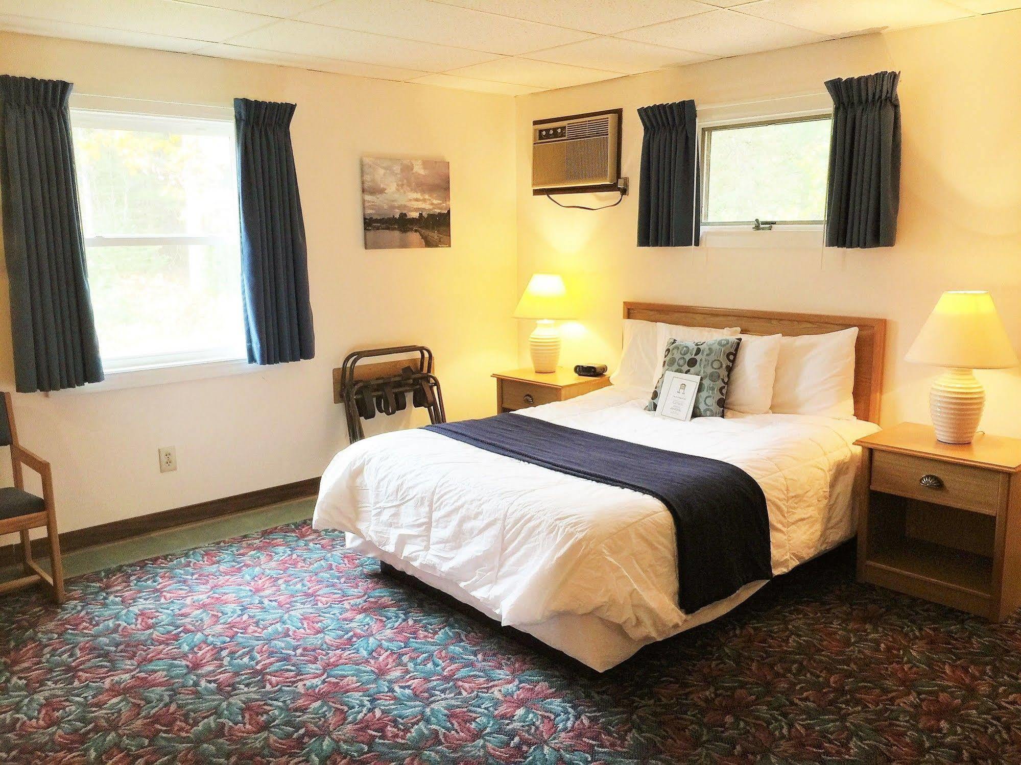 Cedar Motor Inn Маркет Екстериор снимка