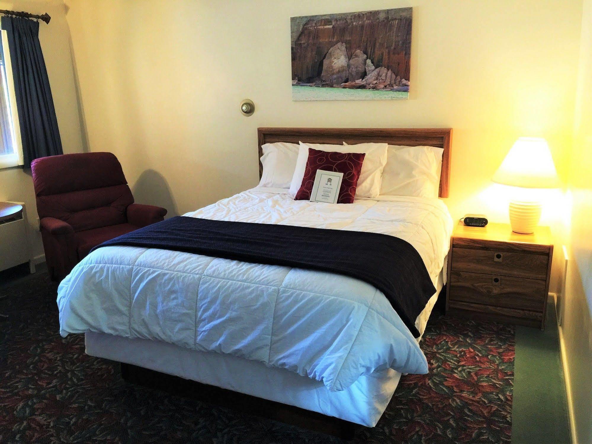Cedar Motor Inn Маркет Екстериор снимка