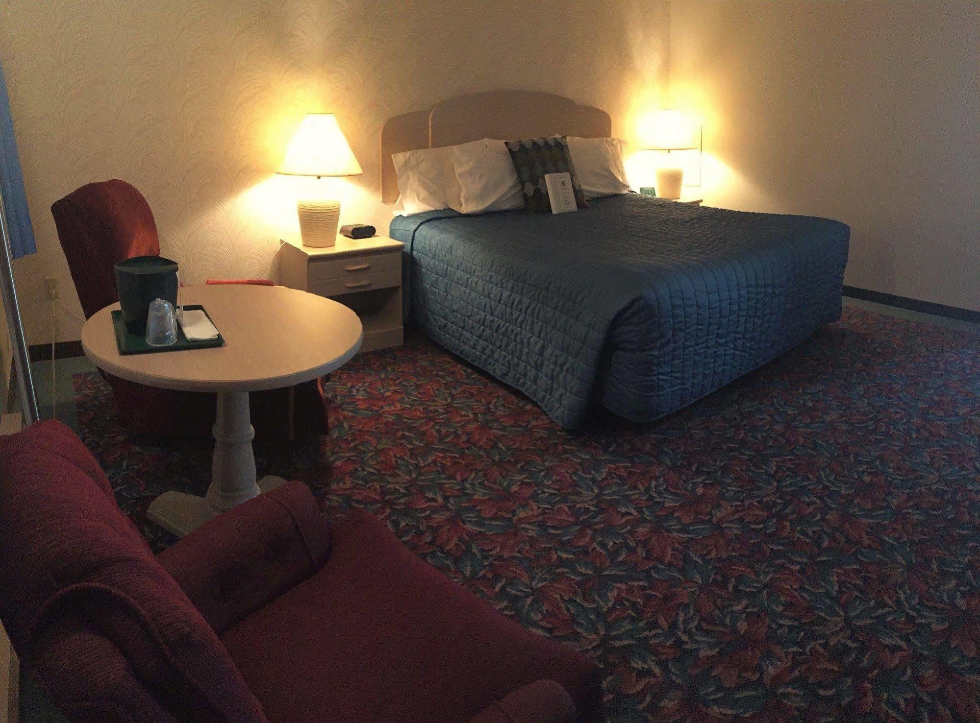 Cedar Motor Inn Маркет Екстериор снимка