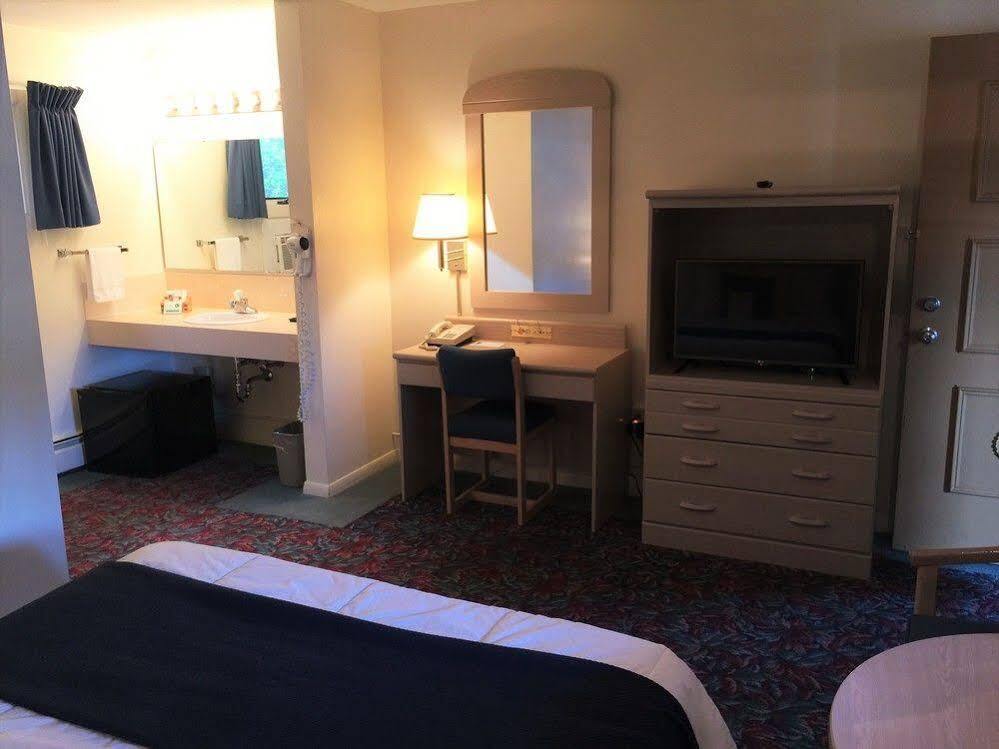 Cedar Motor Inn Маркет Екстериор снимка