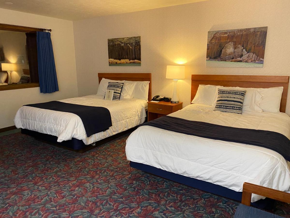 Cedar Motor Inn Маркет Екстериор снимка