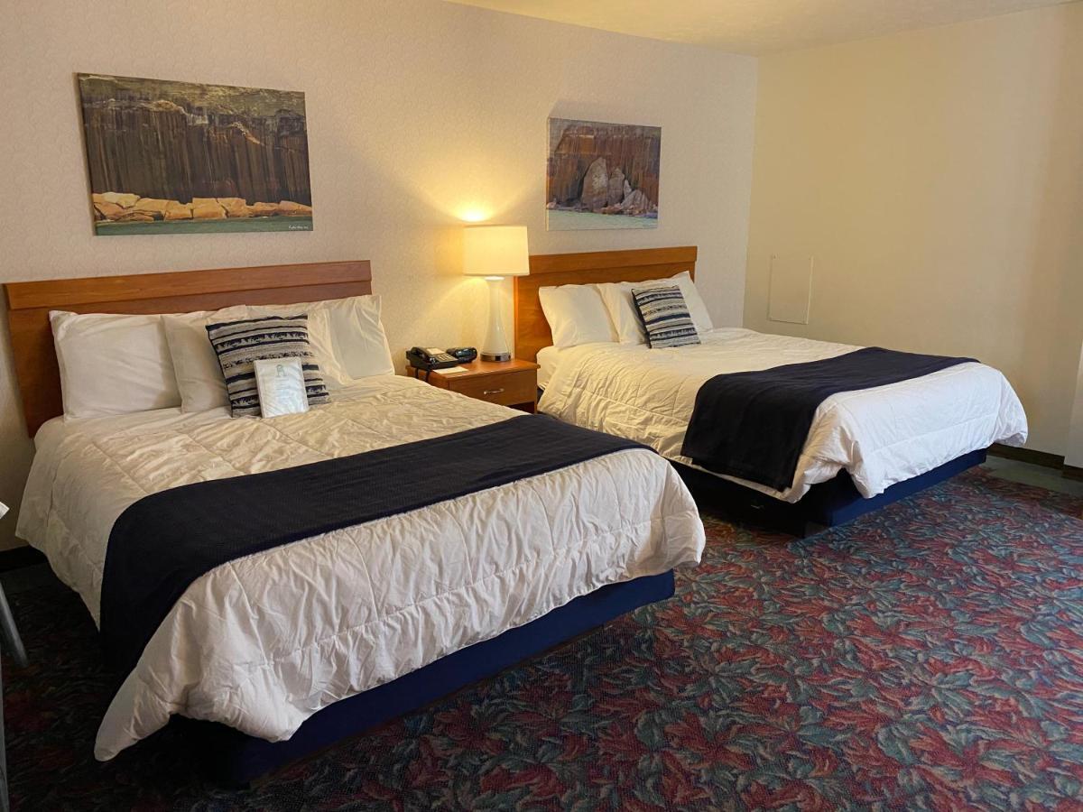 Cedar Motor Inn Маркет Екстериор снимка